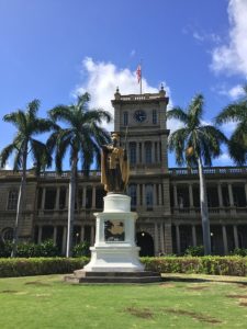 ハワイの「カメハメハ大王像」