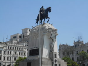サン・マルティン将軍の騎馬像
