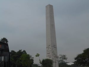 護憲革命を記念した72メートルの塔