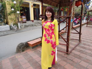 アオザイを着るベトナム美女