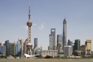 上海東方明珠電視塔と超高層ビル群