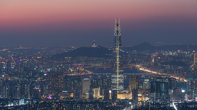 ソウル市内から臨む夜の「南山ソウルタワー」